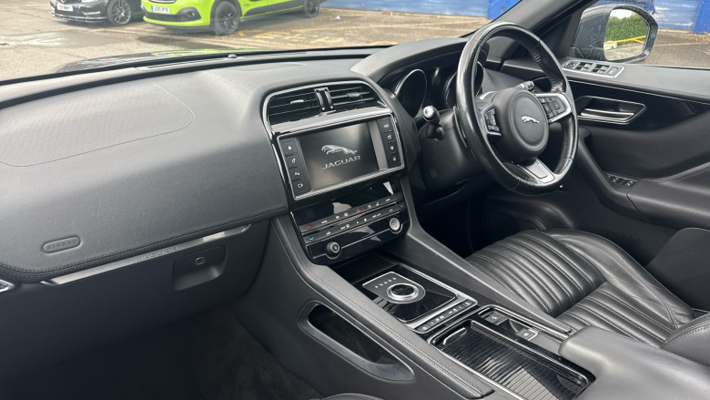 Jaguar F-Pace 2.0d Portfolio 5dr Auto AWD Diesel Estate